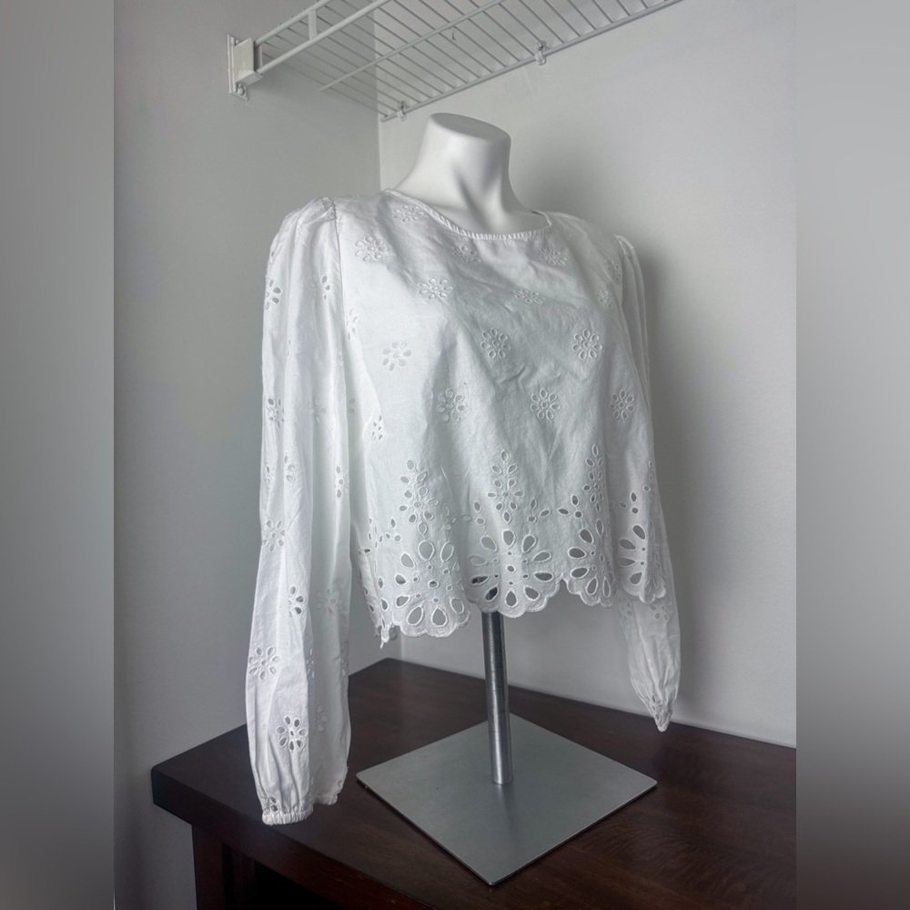 American Eagle White Long Sleeve High Neck Crop with Floral Pattern Cutouts - Picture 3 of 6